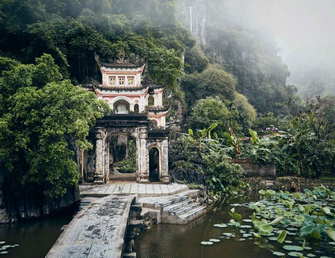 old-temple-in-the-middle-of-vietnamese-nature-Y2NZMJ3.jpg